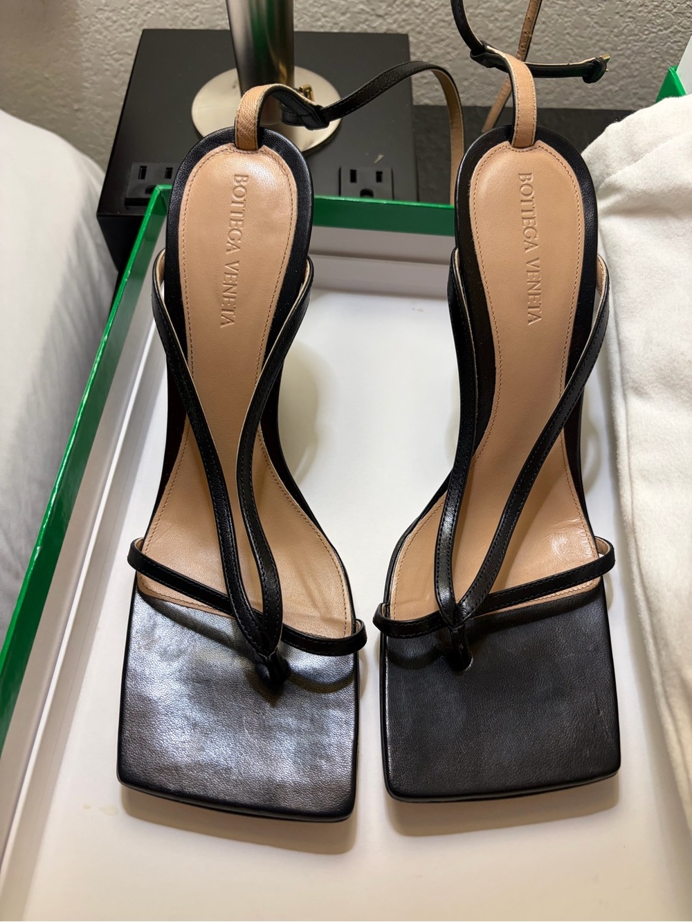 BOTTEGA VENETA BLACK LEATHER THONG SLINGBACK HEELS EU 39